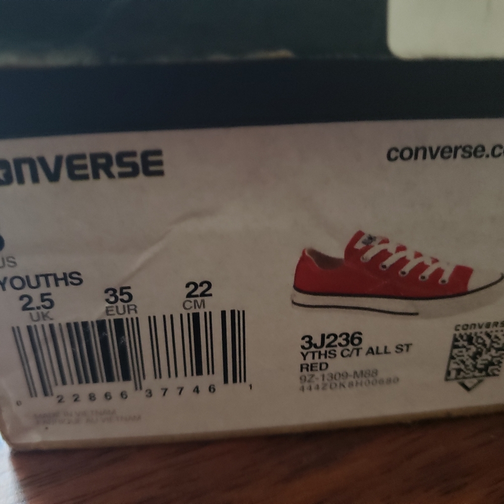Red & White Pre-owned Converse - Picture 8 of 8